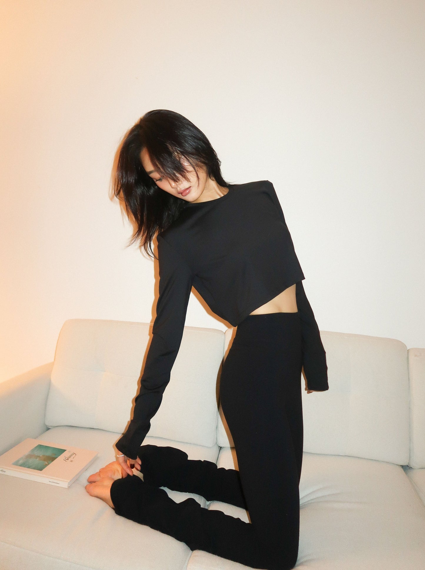 VIDA long sleeve cropped t-shirt - black