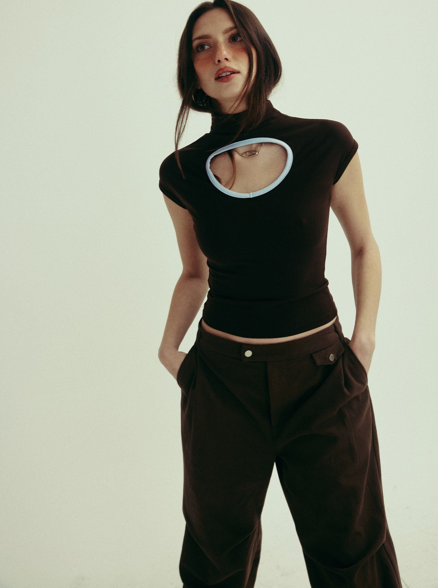 ANGIE reversible mockneck top - chocolate - uniform person