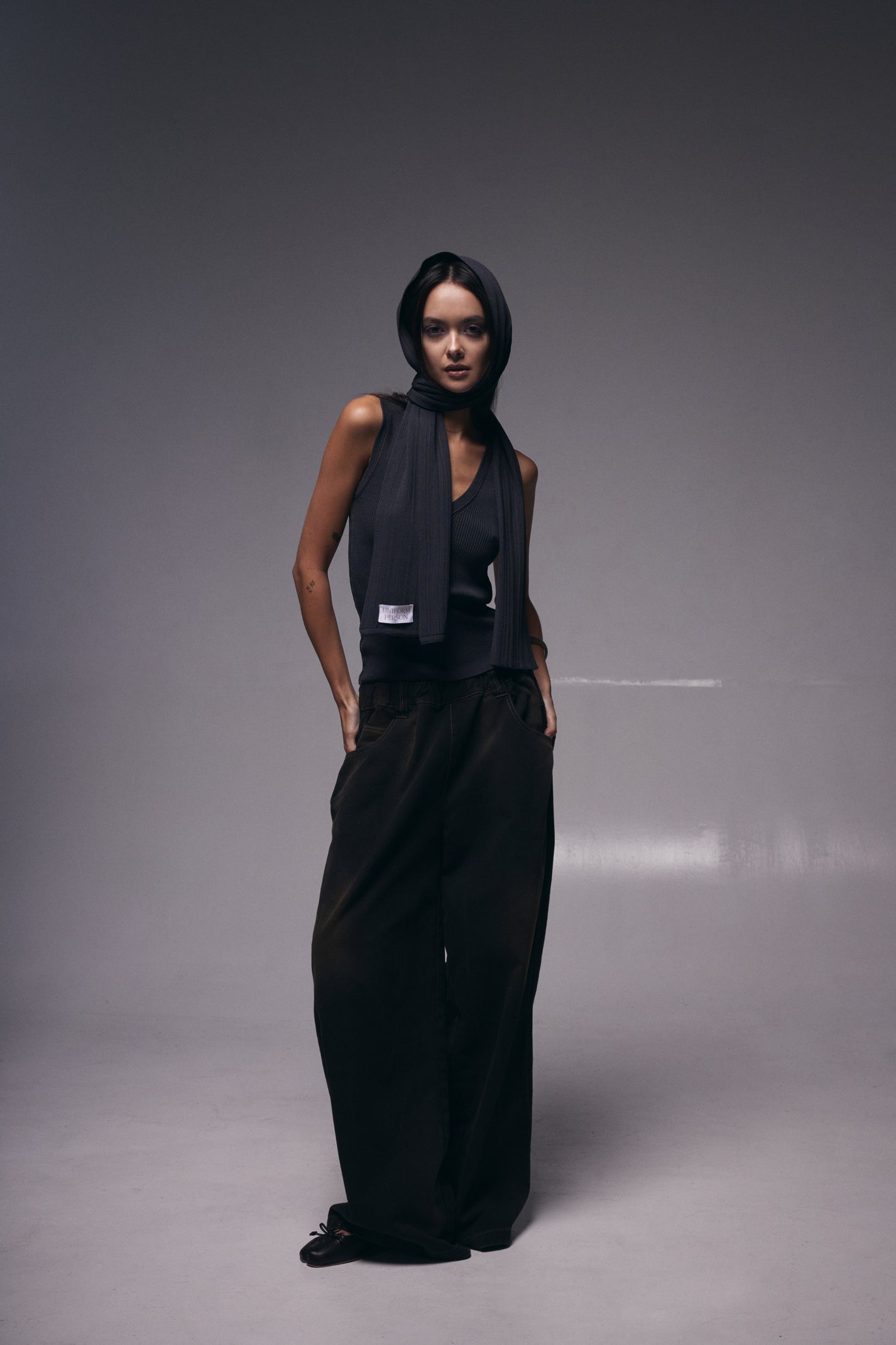 TURI scarf - storm - uniform person