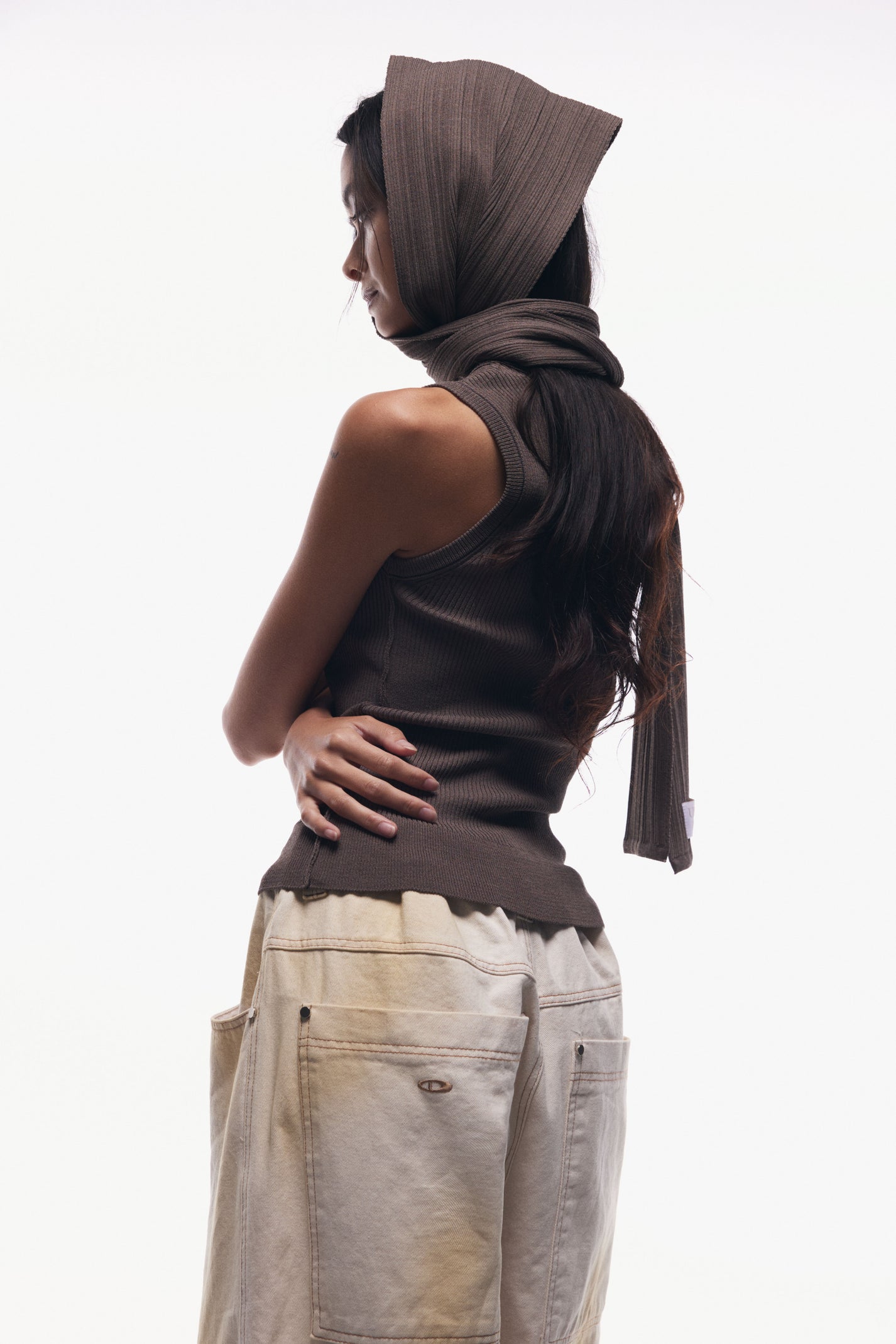 TURI scarf - driftwood - uniform person