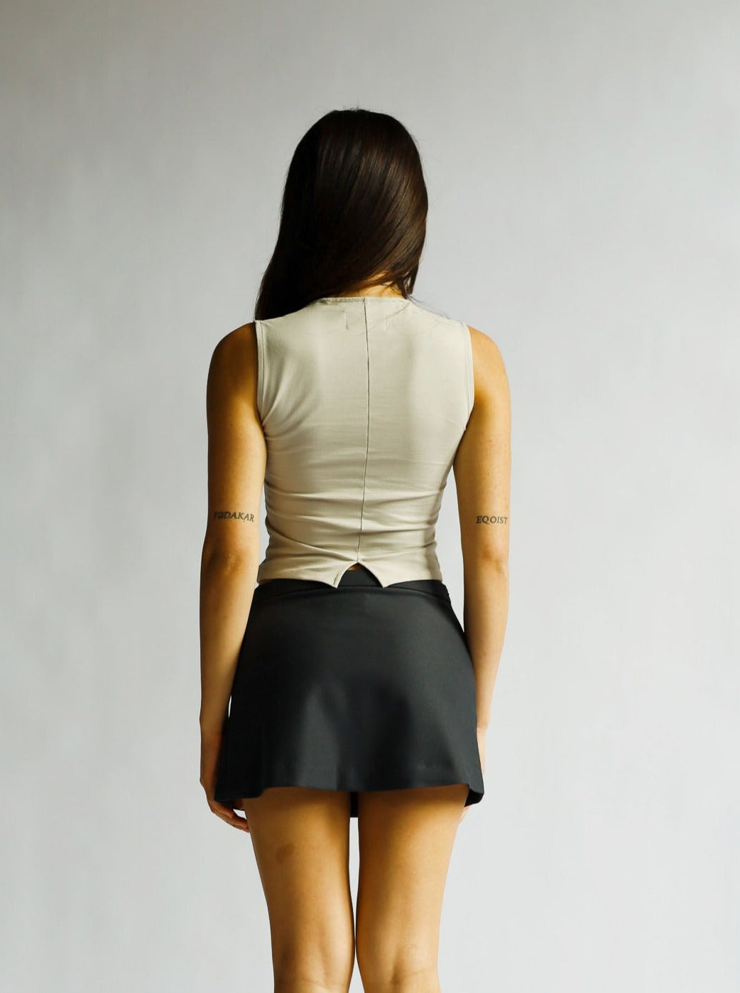 BESA top - sand - uniform person